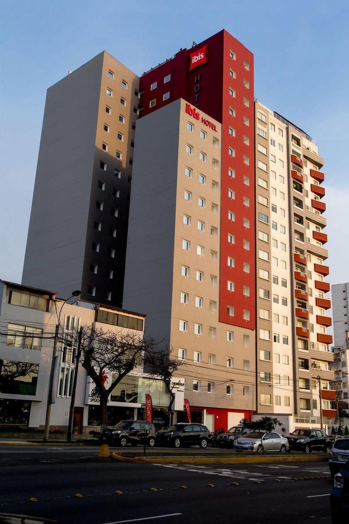 Ibis Reducto Miraflores 3*